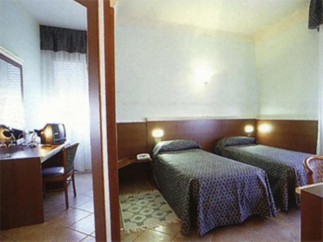 Hotel La Maddalena Quattro Castella Zimmer foto
